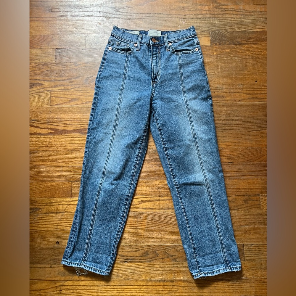 Universal Thread Women's Straight Leg Blue Jeans
